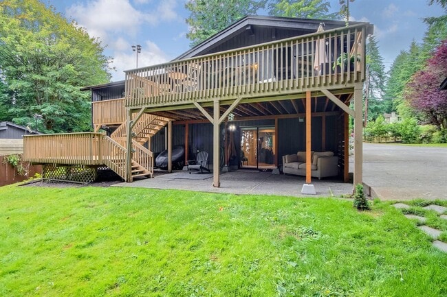 Building Photo - Stunning Home in Lake Stevens