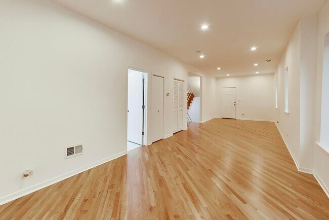 Building Photo - 1301 N Oakley Blvd