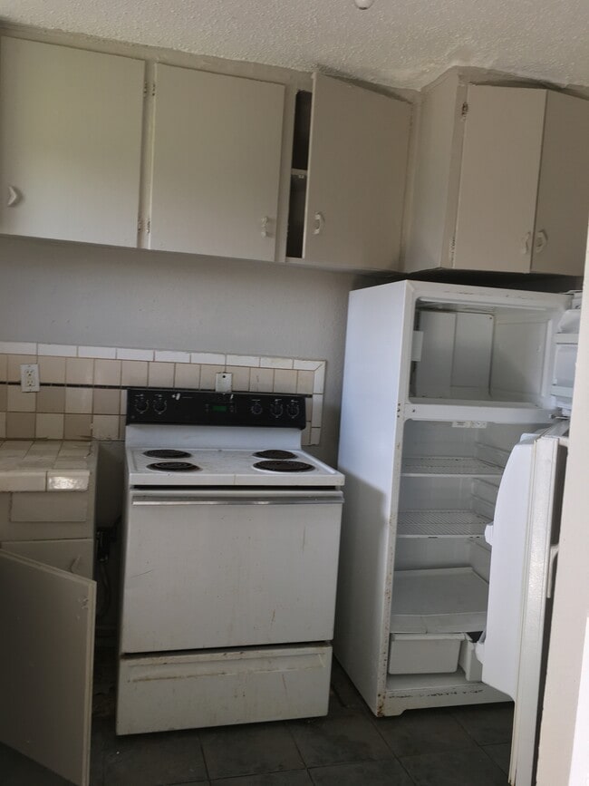 Building Photo - 7939 Sarita St