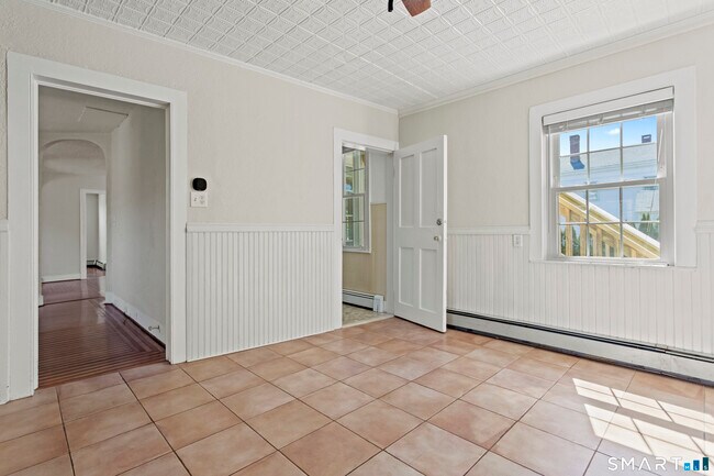 Building Photo - 6 Church St