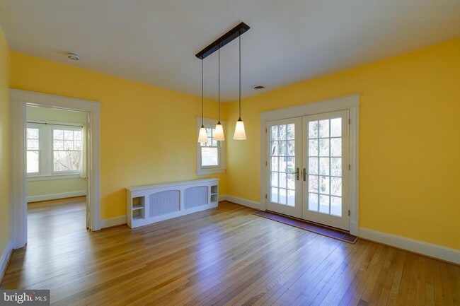 Building Photo - 5717 Chevy Chase Pkwy NW