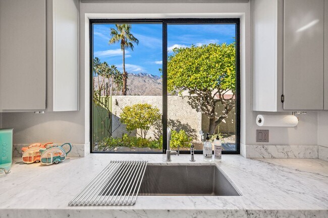 Building Photo - Mountain View Retreat in Palm Springs