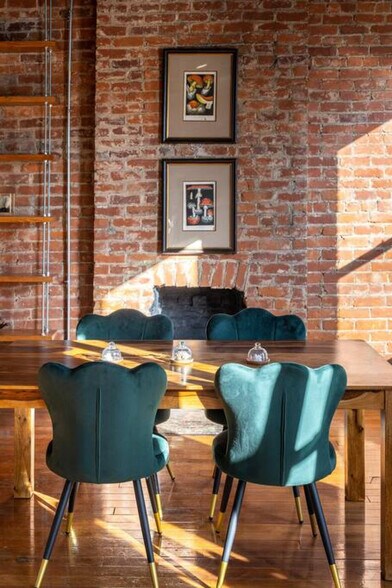 Building Photo - 100 E 13th St