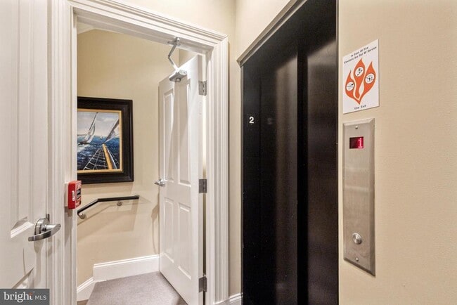 Building Photo - 180 Main St