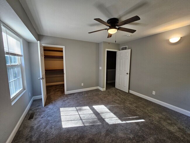 Building Photo - 1416 Maple Ln