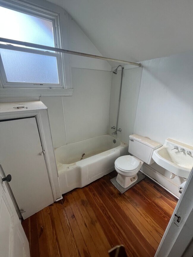 Building Photo - 3523 Clifton Ave