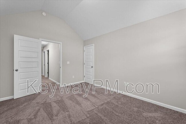 Building Photo - 232 Linsmore Ave