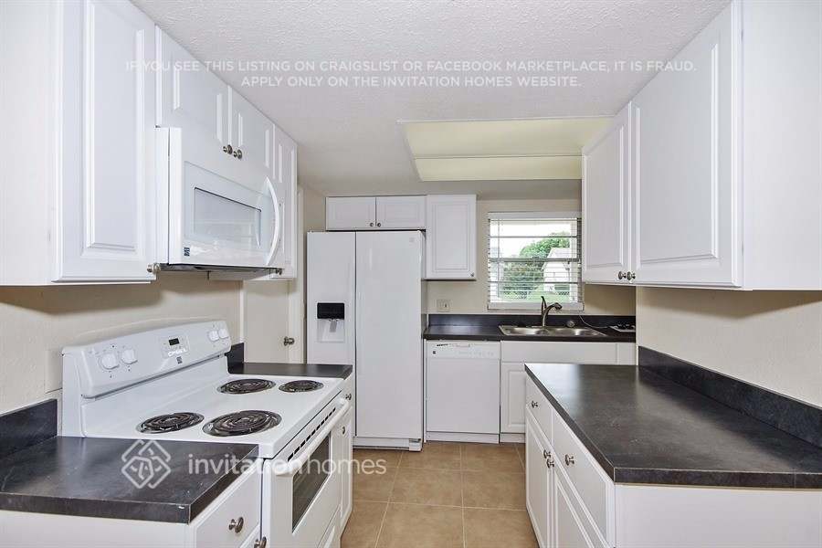 Building Photo - 2403 Mace St