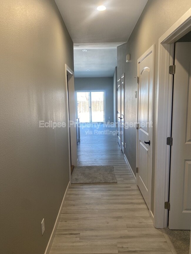 Building Photo - 511 Crestone Ave