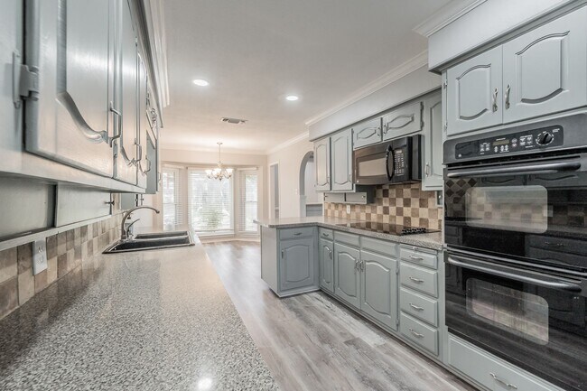 Building Photo - Charming Updated Home on Quiet Cul-de-Sac