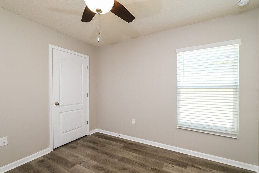 Building Photo - 7808 Meadow Walk Ln