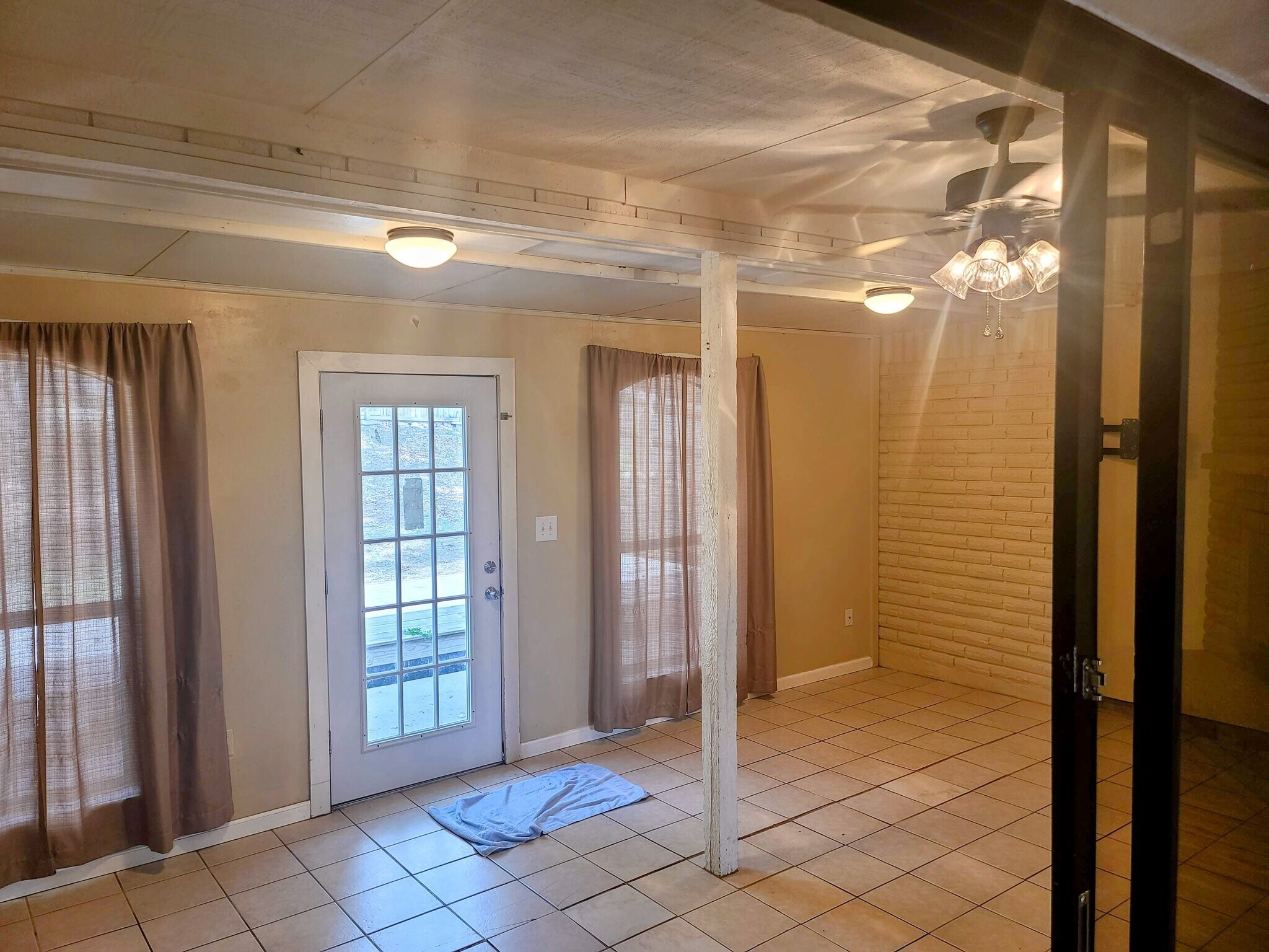 Building Photo - 4810 Cherry Tree Dr