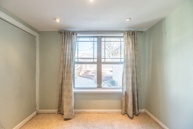 Building Photo - 3/2/2 READY TO RENT! Near ACU; ALL APPLIANCES PROVIDED