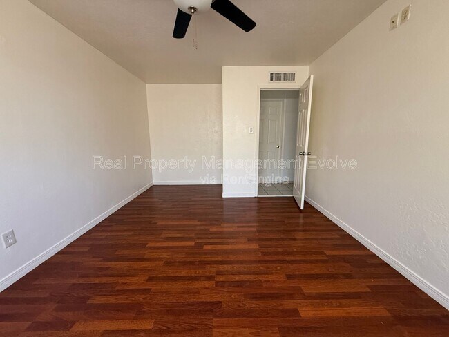 Building Photo - 4021 W Berridge Ln