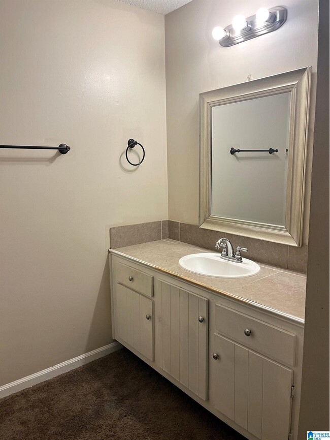 Building Photo - 319 Valley Crest Dr