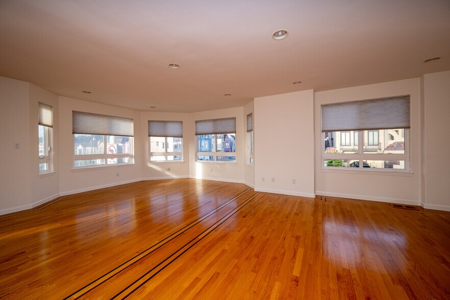 Building Photo - 1701 Judah St