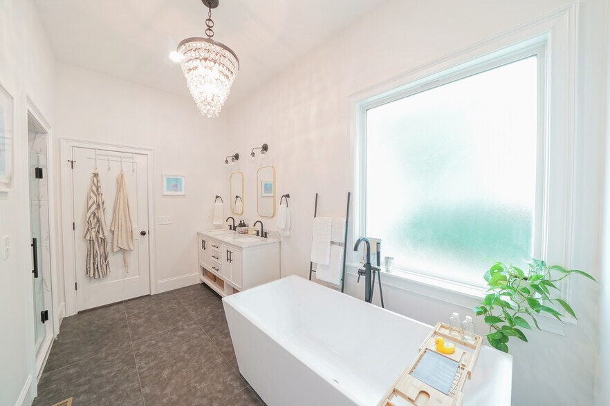 Building Photo - 1227 McAlpine Ave