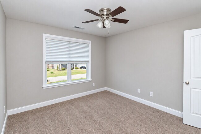 Building Photo - 208 Weeping Willow Dr