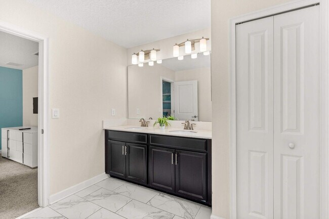 Building Photo - 1521 Flange Dr