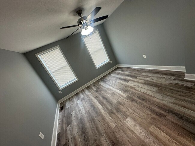 Building Photo - 2bdr 1 ba east Baltimore