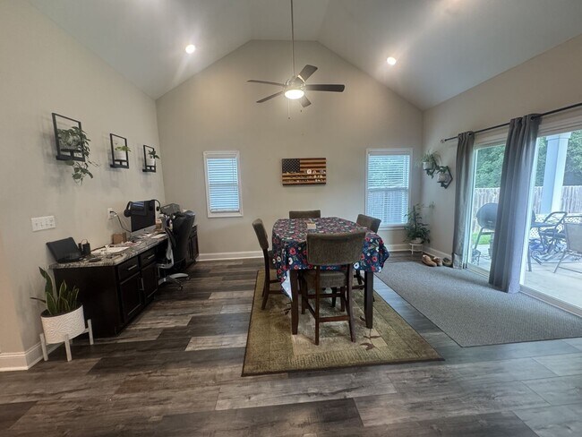 Building Photo - 280 Bluebriar Trace