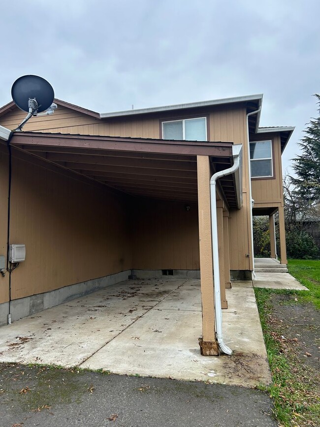 Primary Photo - 3 Bedroom 2.5 Bath Duplex