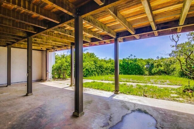 Building Photo - 631 San Gorgonio St