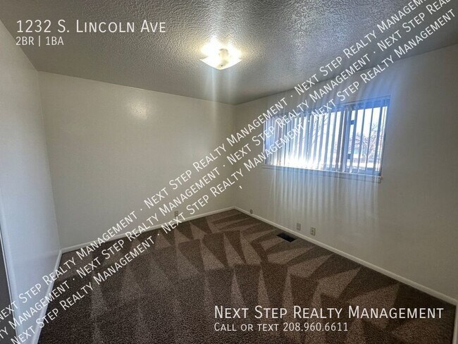 Building Photo - 1232 S Lincoln Ave