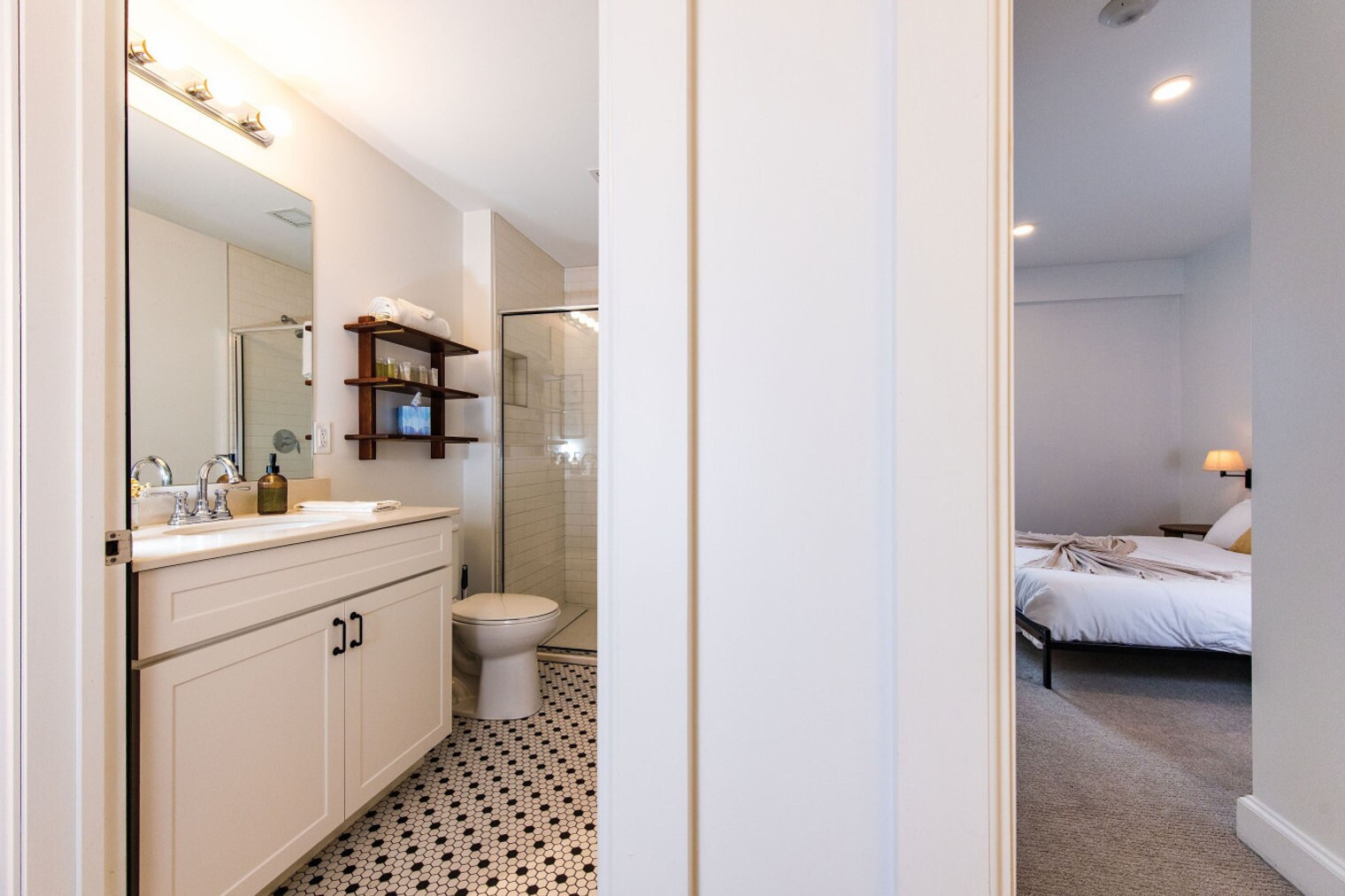 Building Photo - 324 S 2nd St