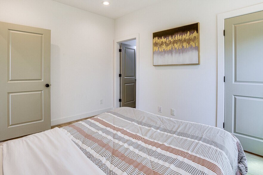 Building Photo - 2339 Eagle St