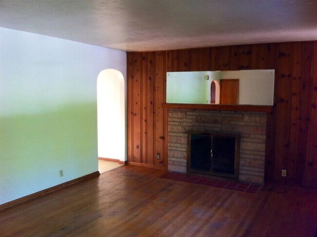 Building Photo - Great 3BR Bryan Park