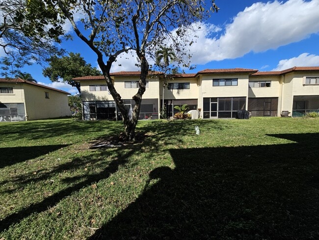 Building Photo - 8819 Springtree Lakes Dr
