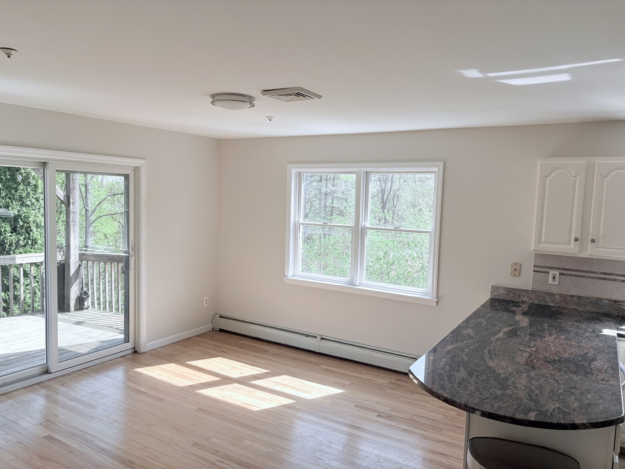 Building Photo - 166 Woodside Ave