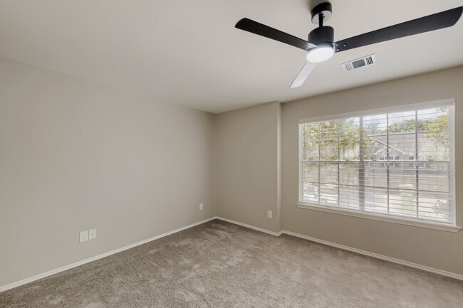 Building Photo - 11 Wineberry Pl