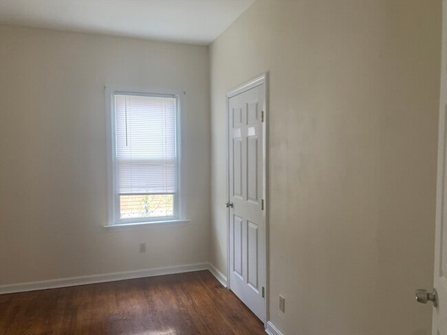 Building Photo - 549 4th St