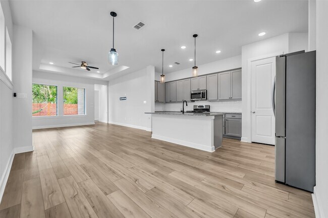 Building Photo - 1535 Park Path Dr