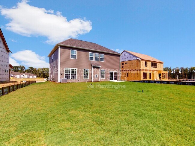 Building Photo - 17712 Summers Walk Blvd