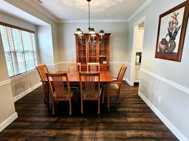 Building Photo - 498 Country Club Dr