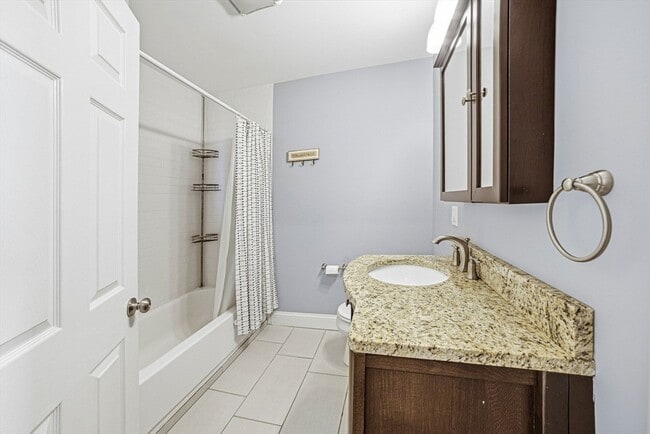 Building Photo - 659 Moody St