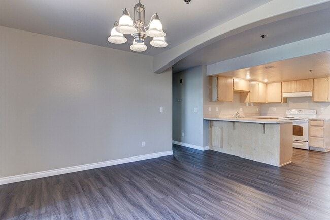 Building Photo - 2 Bed 1 Bath Condo with an Office!