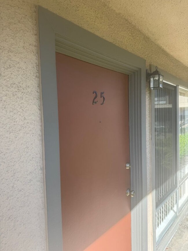 Building Photo - 7434 Mesa College Dr