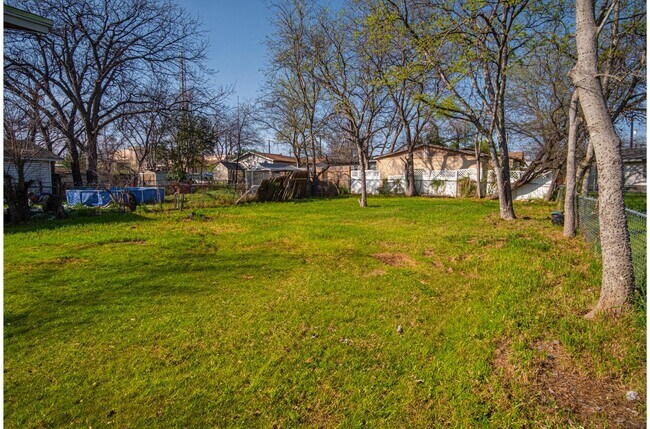 Building Photo - Great Home Near AT&T Center and Downtown!