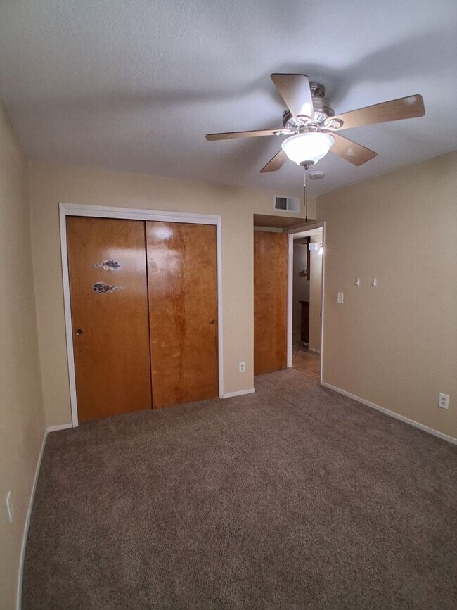 Building Photo - Charming Well-Maintained 3-Bed Fresno House!