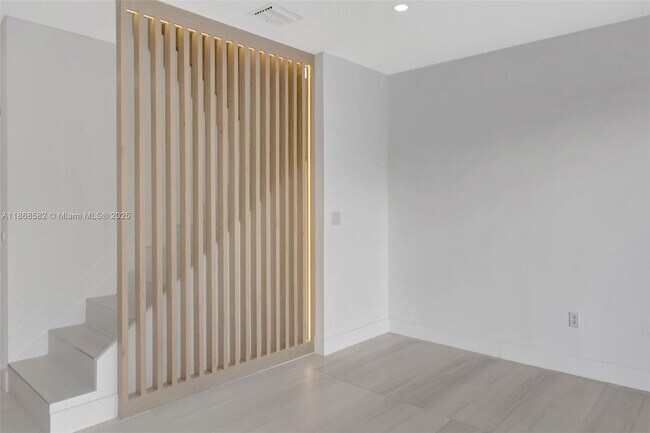 Building Photo - 964 NE 41st Pl
