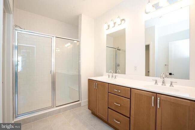 Building Photo - 8104 Donatello Dr