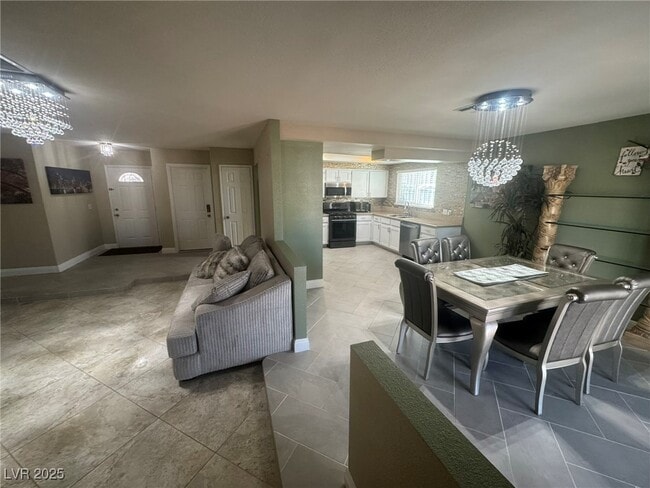 Building Photo - 6224 Miraloma St