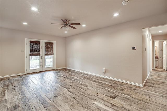 Building Photo - 208 Chevy Chase Dr