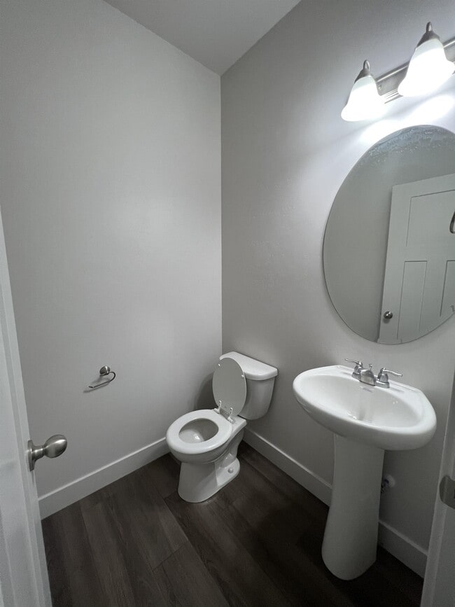 Building Photo - 822 E 380 S