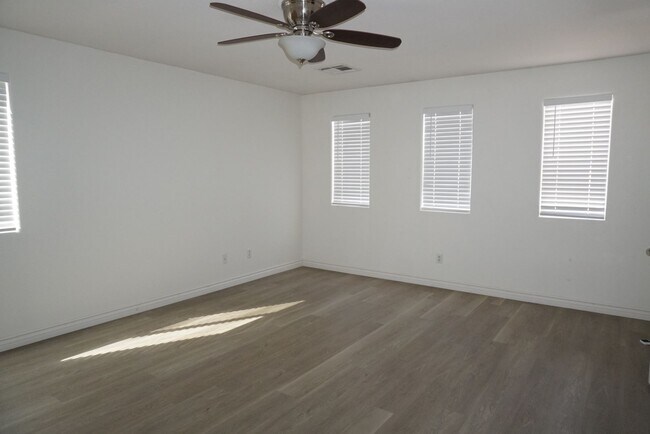 Building Photo - 4 Bedroom Home in Henderson NV!