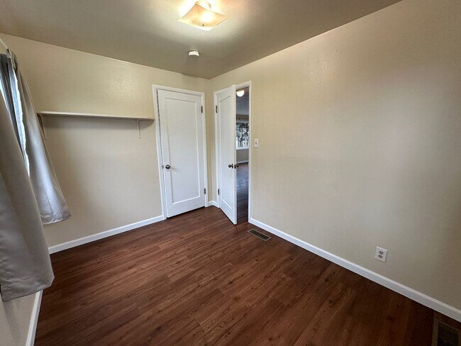 Building Photo - Cozy and Conveniently Located 2 Bed 1 Bath Spokane Home w/ Detached Garage & Heated Multipurpose ...